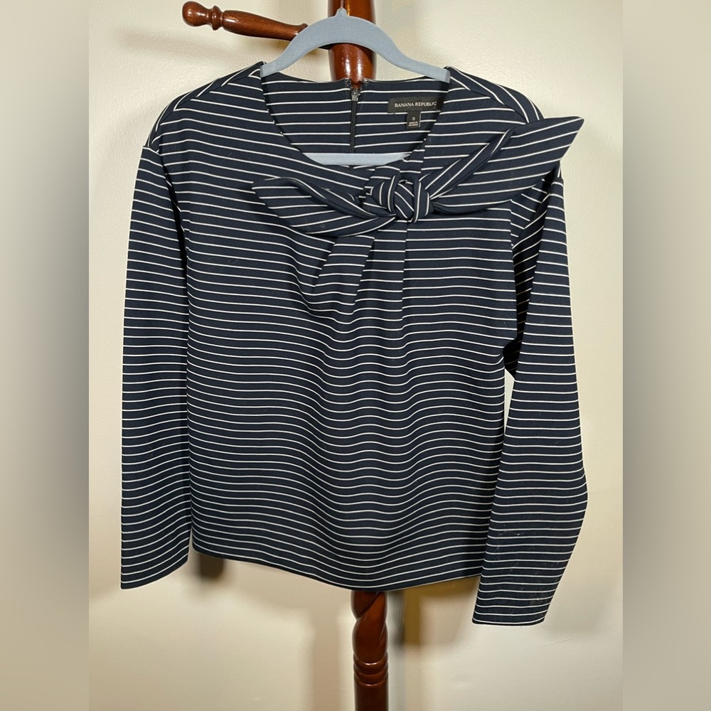 5 for 25 Banana republic Black Stripe Long Sleeves Bow Top Size S